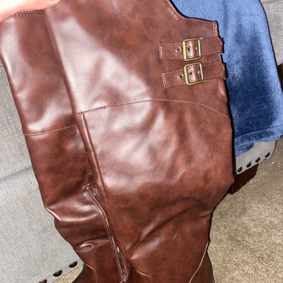 2 Pairs Of Brown Boots 👢 - Picture 4 of 4